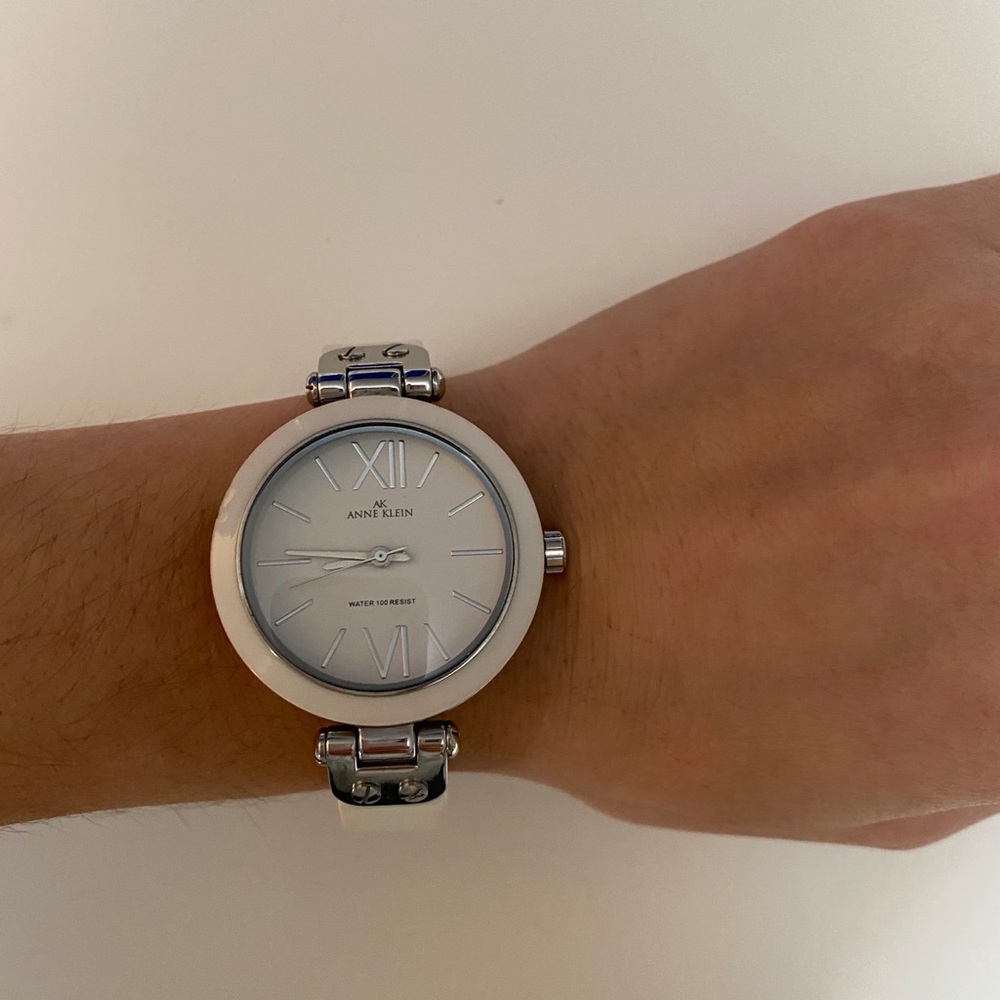 WHITE/ SILVER WATCH